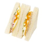 6月2日より発売される「大きなサンドイッチ　人気野菜の彩りミックス」税込み430円