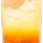 「⽩桃と紅茶のジュレソーダ」イートイン・700円