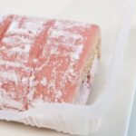 「わらび餅で巻いたもち食感ロール（いちごわらび餅入り）」イメージ