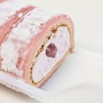 「わらび餅で巻いたもち食感ロール（いちごわらび餅入り）」イメージ