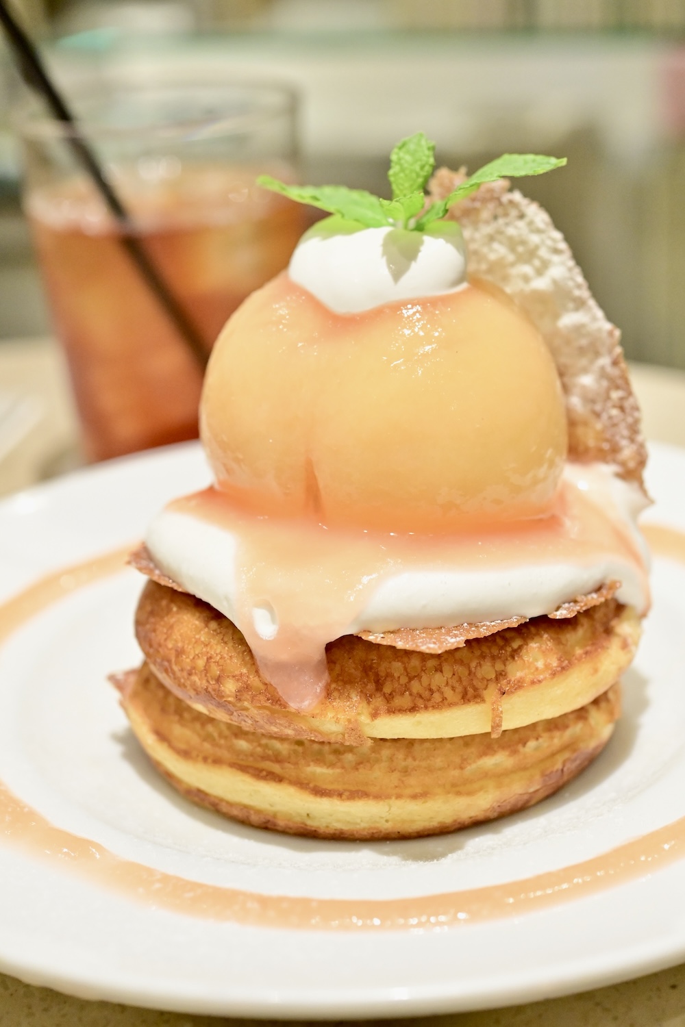 「まるごと“岡山白桃”とミルキークリームのパンケーキ」イメージ