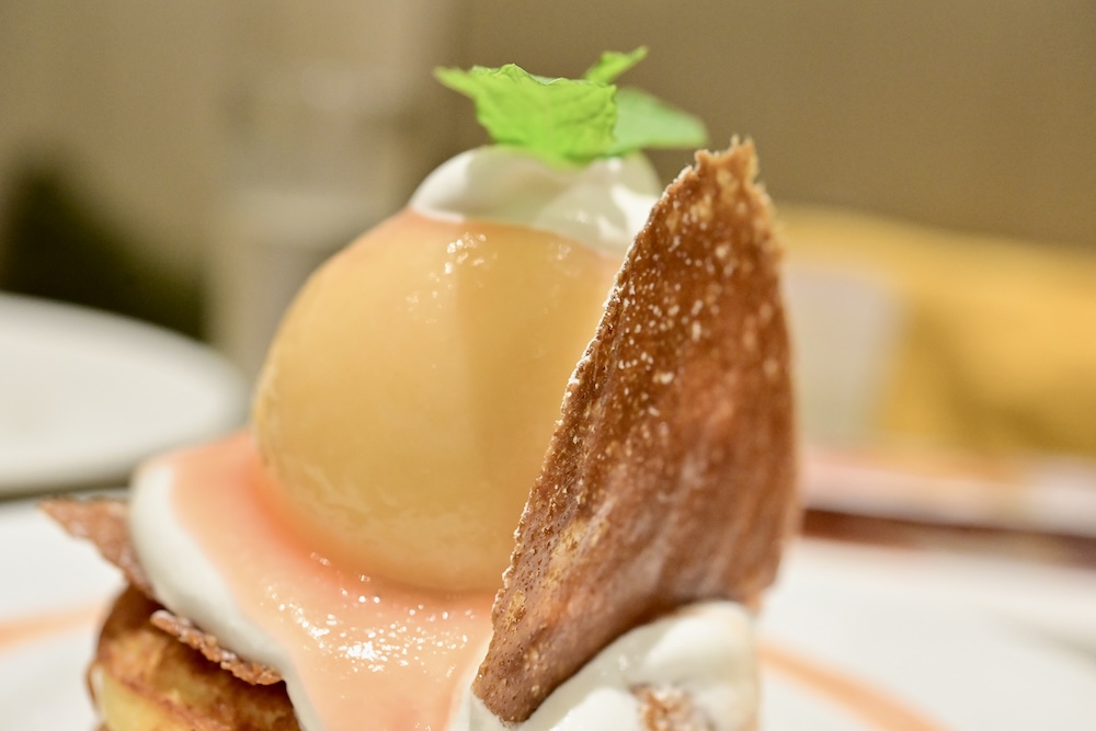 「まるごと“岡山白桃”とミルキークリームのパンケーキ」イメージ