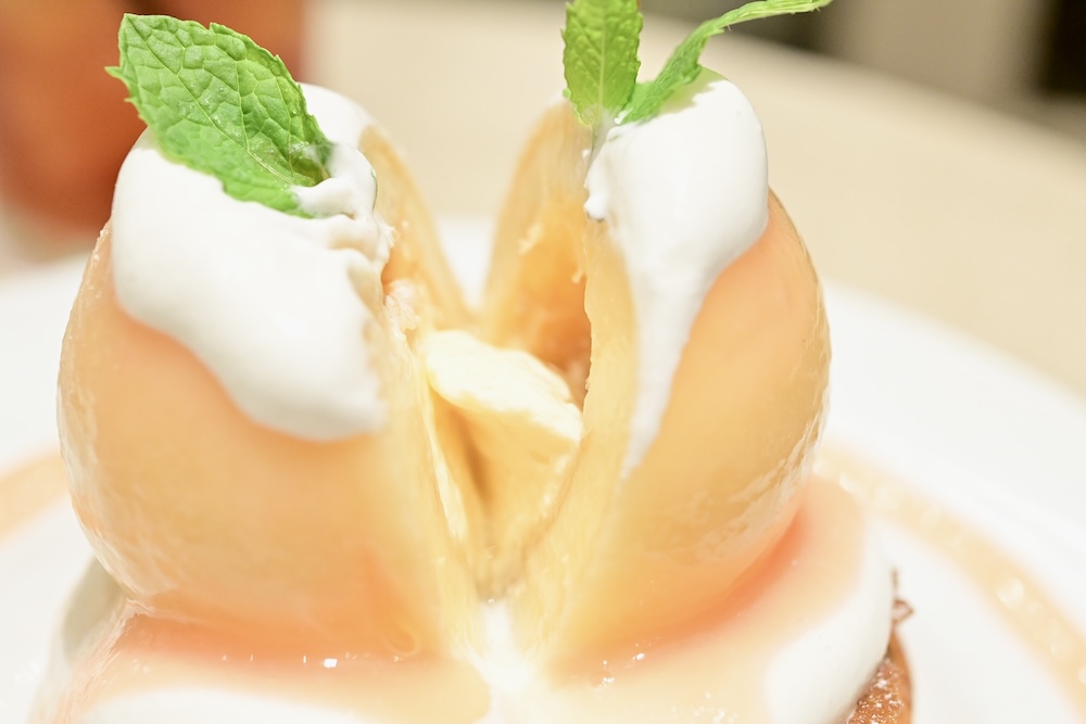 「まるごと“岡山白桃”とミルキークリームのパンケーキ」イメージ