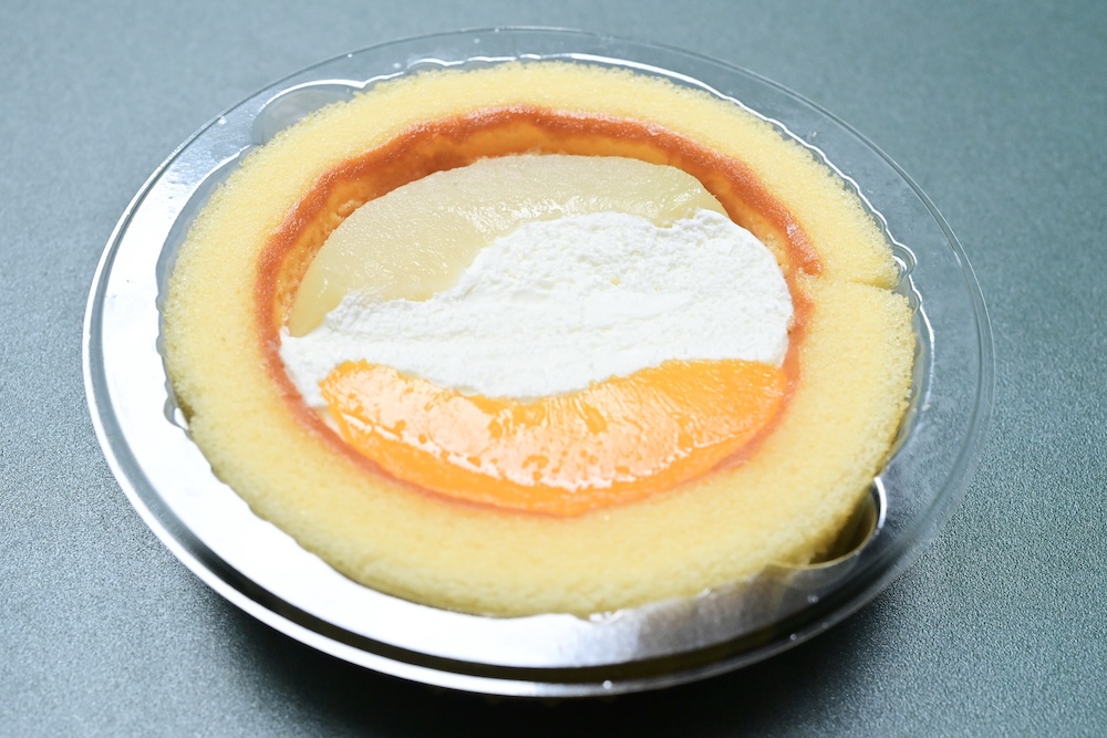 「プレミアムロールケーキ白桃＆黄桃」イメージ