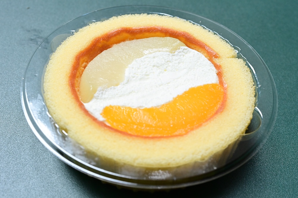 「プレミアムロールケーキ白桃&黄桃」イメージ