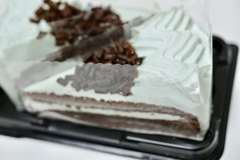 「ヤマザキ エッセルスーパーカップチョコミント風味ケーキ」イメージ