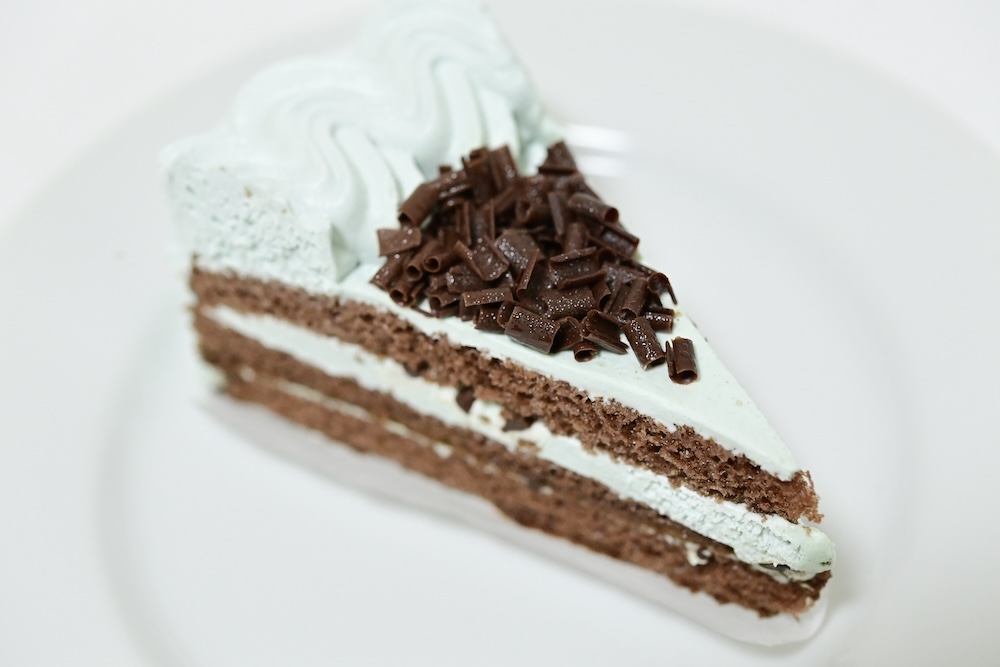 「ヤマザキ　エッセルスーパーカップチョコミント風味ケーキ」イメージ