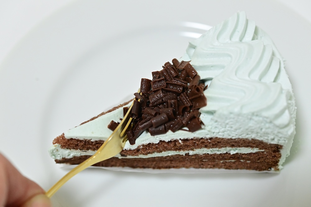 「ヤマザキ　エッセルスーパーカップチョコミント風味ケーキ」イメージ