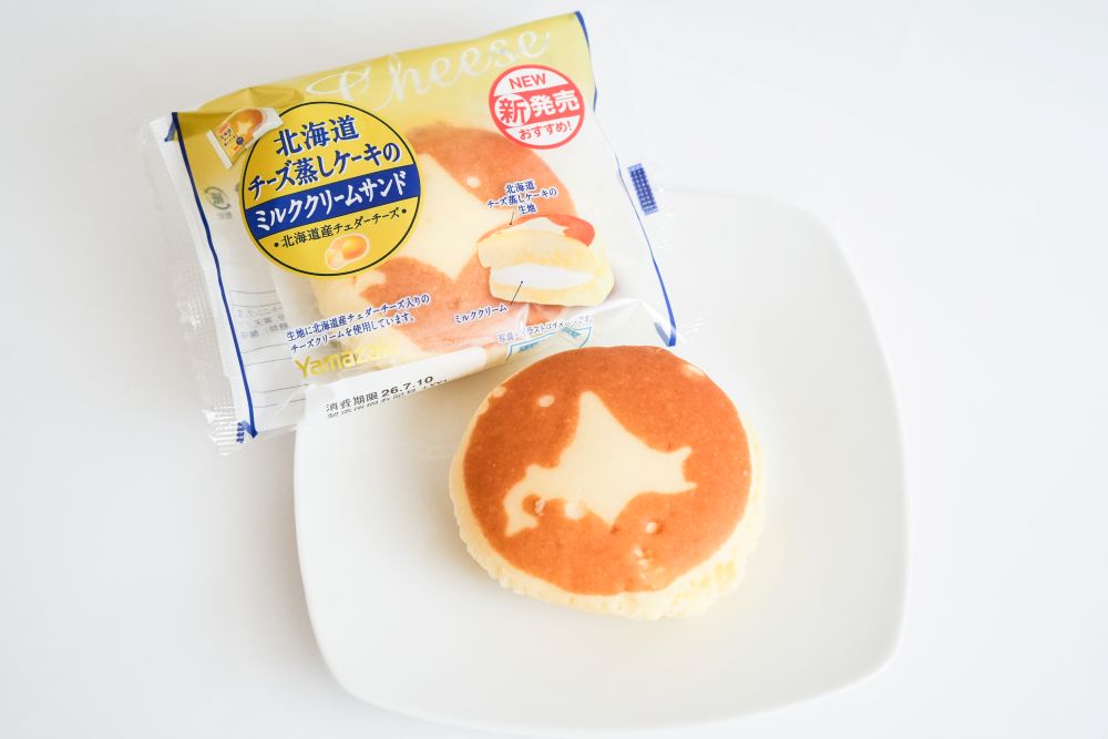 「北海道チーズ蒸しケーキのミルククリームサンド」イメージ