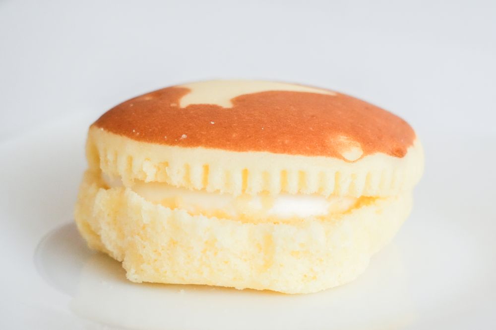 「北海道チーズ蒸しケーキのミルククリームサンド」イメージ