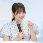 企画のクイズ中にヒントを見つけた志田未来さん