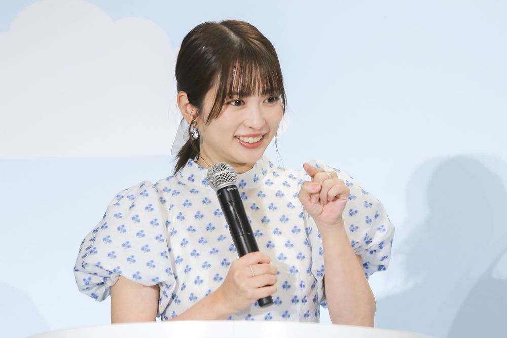 企画のクイズ中にヒントを見つけた志田未来さん