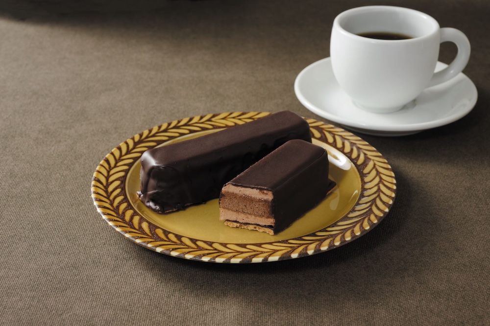 8月11日の夕方頃に発売される「ご褒美スティックケーキパリっとふわとろショコラ（ベルギーチョコ使用）」税込み387円