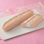 7月7日より発売される「桃＆ホイップロール」税込み171円（沖縄県での発売なし）
