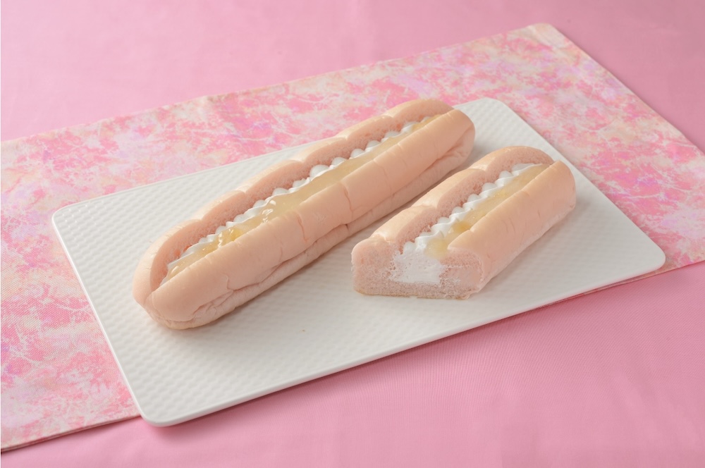 7月7日より発売される「桃＆ホイップロール」税込み171円（沖縄県での発売なし）