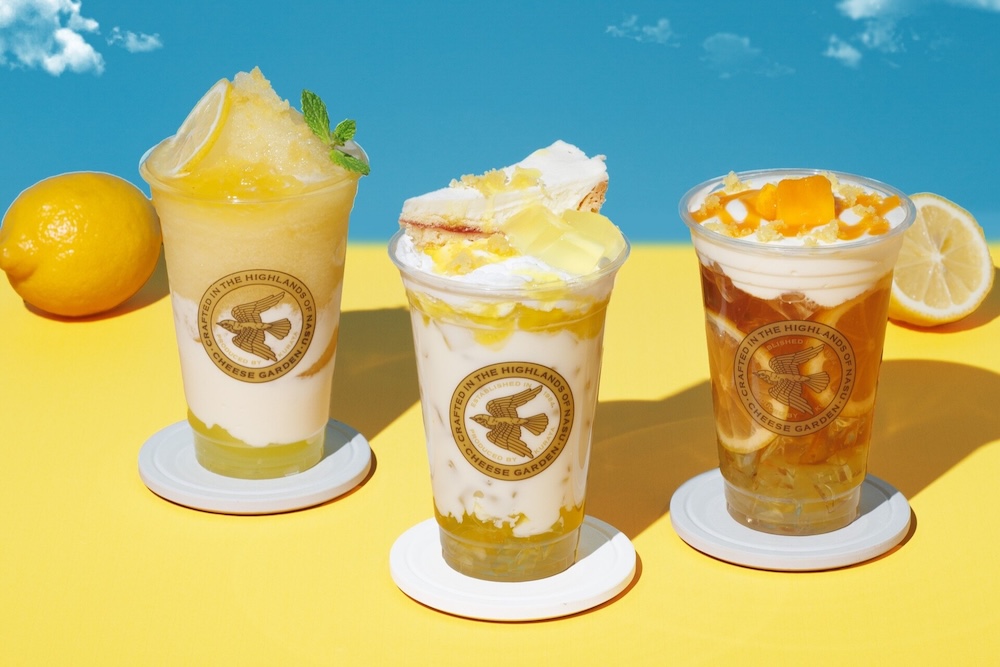 左から「レモンフローズンフロマージュ」、「レモンレアチーズケーキドリンク」、「レモン＆マンゴーチーズティー」