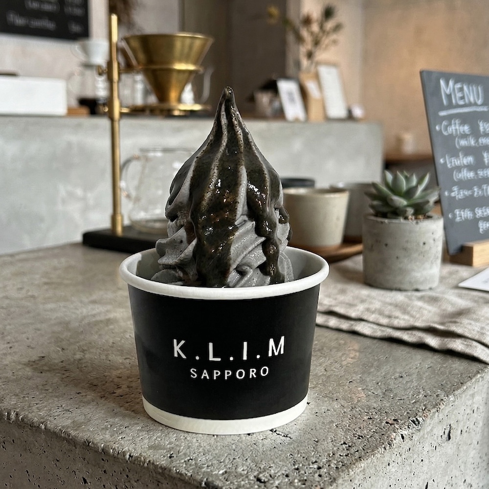 「K.L.I.M」の「生黒ごまソフト ごまソースがけ」イメージ