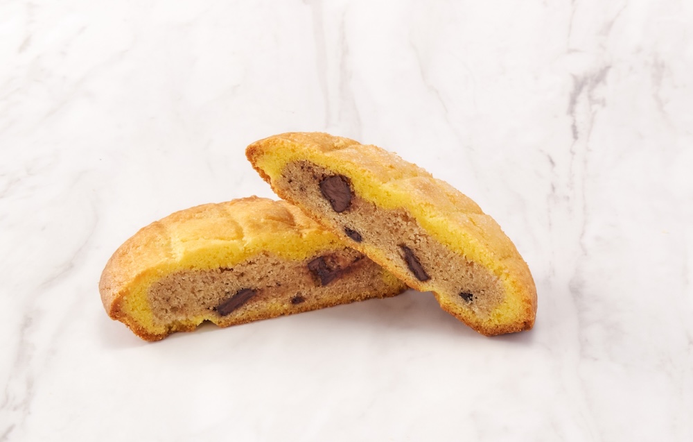 「お店で焼いた メロンパンみたいなチョコクッキー」税込み208円（通常・税込み240円）
