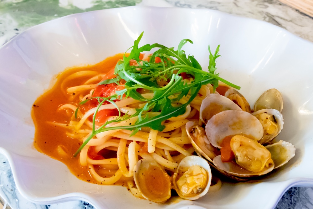 「農家直送トマトとアサリのボンゴレパスタ[手打ちリングイネ]」税込み1,800円