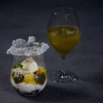 「パイナップルとレンズ豆 酒粕とリオレのパフェ」税込み2,000円(別途サービス料)。ペアリングセットは税込み3,300円(別途サービス料)