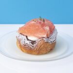 「THE STANDARD BAKERS TOKYO」のグランスタ限定「ピンクグレープフルーツのデニッシュ」テイクアウト・税込み584円、イートイン・税込み594円