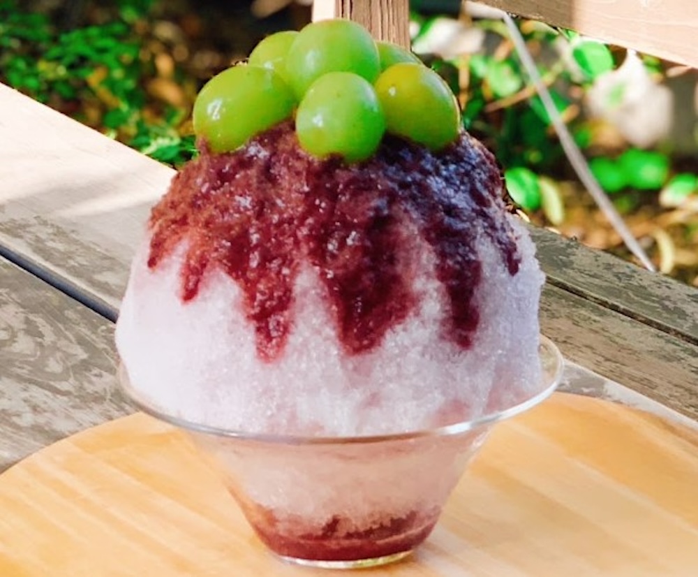 「瀬戸内ひだまりかき氷」の各日30杯限定「まるごとぶどう」1,980円