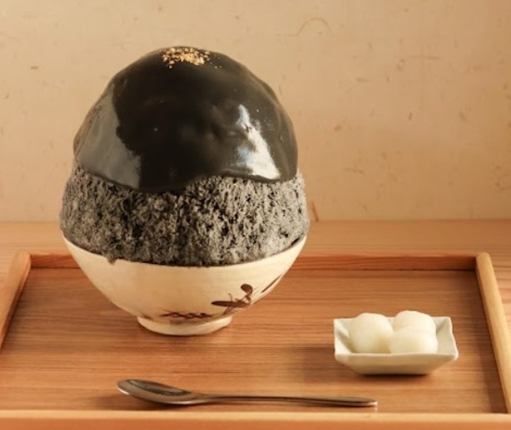 「茶三楽」の各日40杯限定「まるごと胡麻と抹茶のかき氷」2,090円