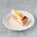 「桃といちごのタルト」ピース・973円〜