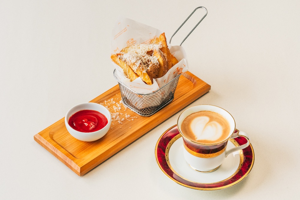 「トリュフとパルミジャーノチーズ香るポテトフライ＆コーヒーセット」税込み1,400円（パフェ注文者のみ選択可）