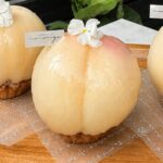 「momovege」の「まるごと桃タルト」1,296円