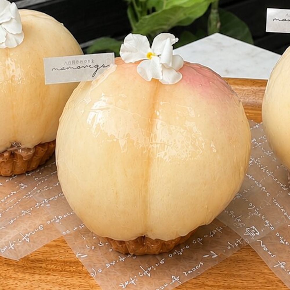 「momovege」の「まるごと桃タルト」1,296円