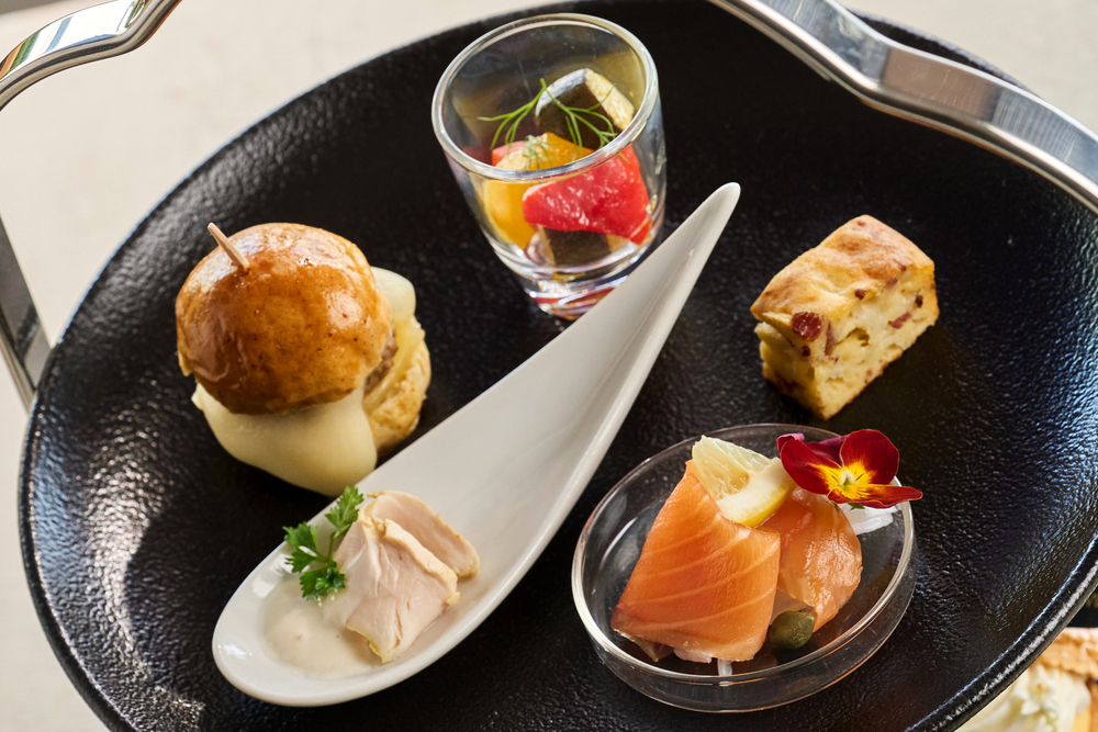 「アフタヌーンティーセット～レトロ～」税込み6,900円（サービス料含む）