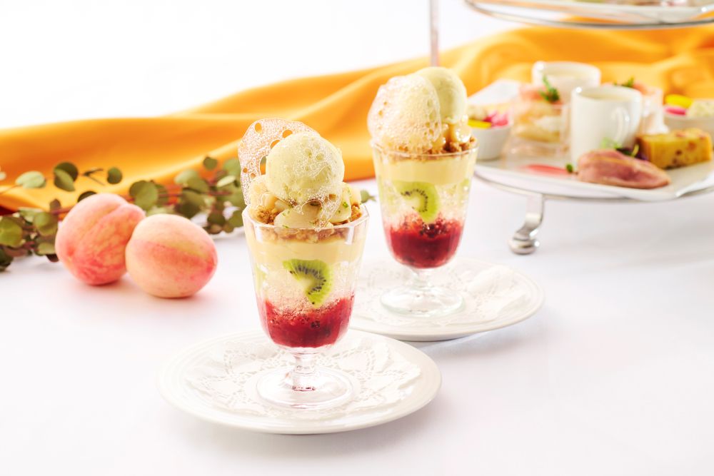 オプションメニューとして販売中の「ピーチメルバ パフェスタイル」イメージ