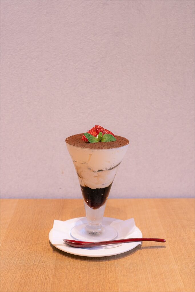 「バリスタが想うティラミスパフェ」イメージ