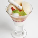 「茶語(チャユー)ティーサロン」の各日10食限定「ジャスミン香る桃のパフェ」税込み1,210円