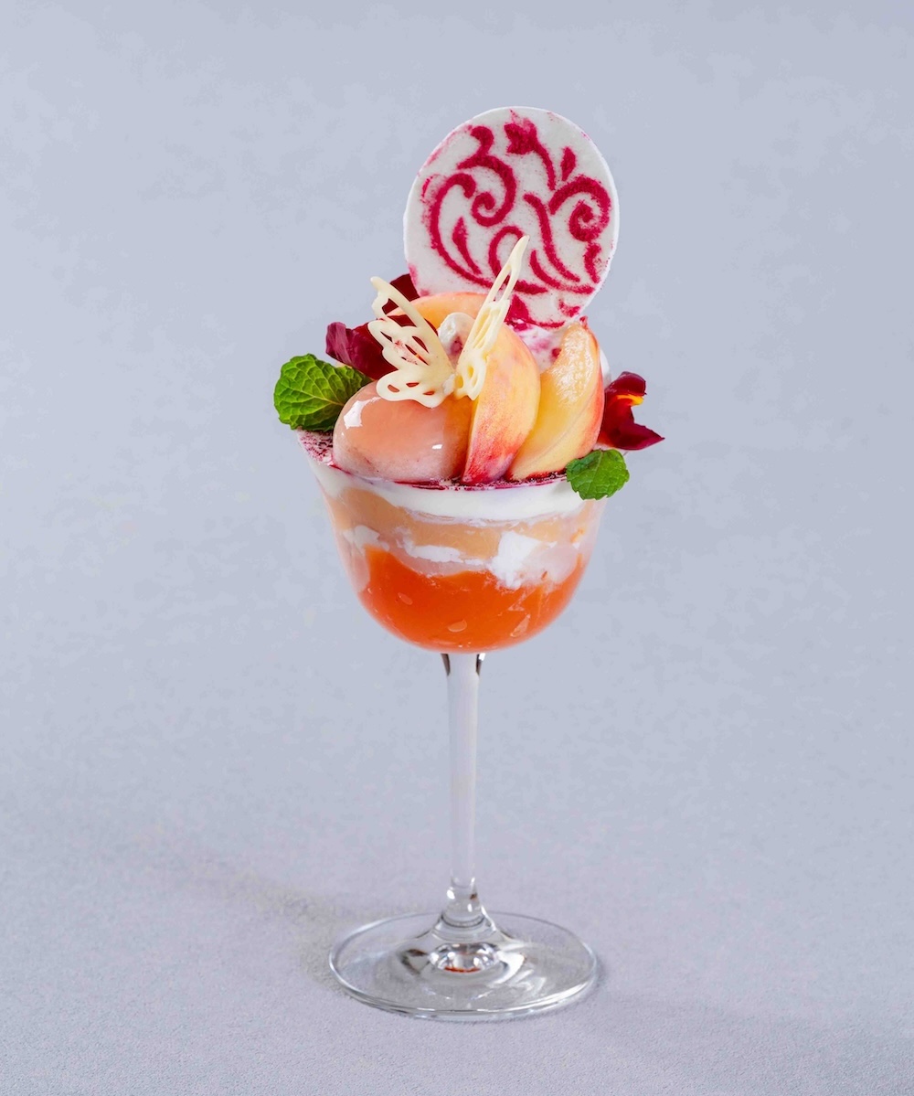 「【ピンク】桃とライチのパフェ」税込み2,500円（別途サービス料）