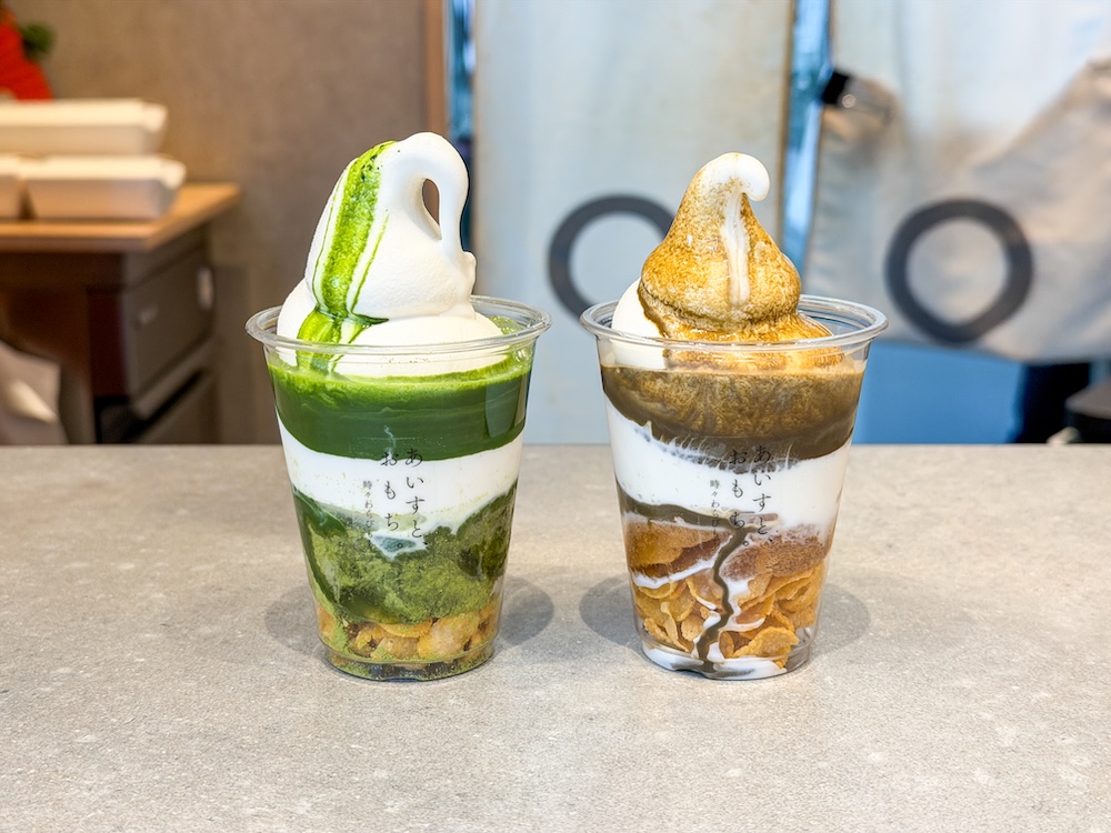 左から「生わらびもち入りアイス 抹茶」「生わらびもち入りアイス ほうじ茶」