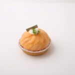 1階の「アンテノール」にて販売中の「桃のタルト」税込み2,862円