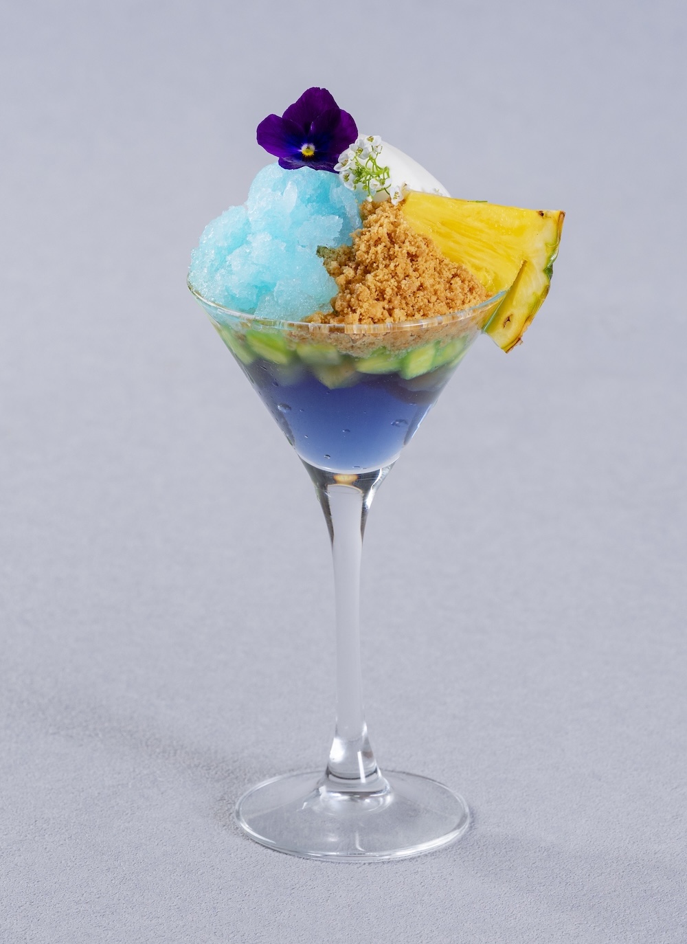 「【青】青いピニャコラーダパフェ」税込み2,000円（別途サービス料）