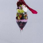 「葡萄・ラムとシーザーサラダのパフェ」税込み2,400円(別途サービス料)