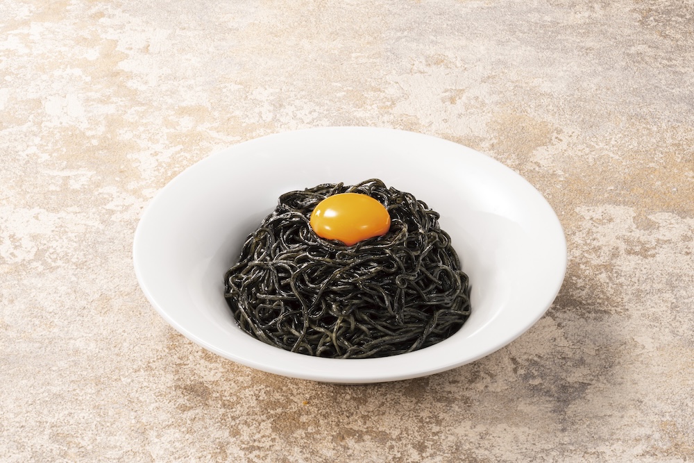 「黒麺×ガーリックライスの満月仕立て」税込み1,199円