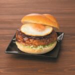 9月1日に発売される「とろ~り月見つくねバーガー」税込み497円