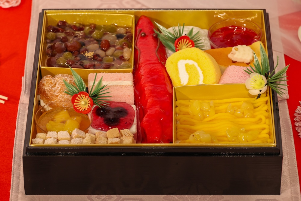 「トップバリュ すいーつおせち」イメージ