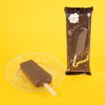 9月8日より発売される「世にもおいしいチョコブラウニーアイスバー」税込み258円