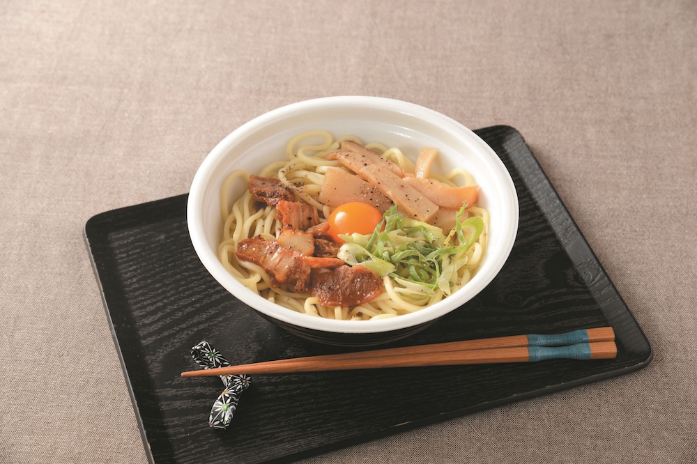 8月31日に発売される「旨辛醤油だれの月見油そば」税込み599 円