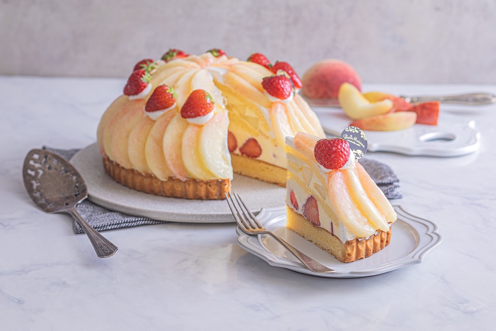 「白桃といちごのズコットケーキタルト」1ピース・税込み1,380円