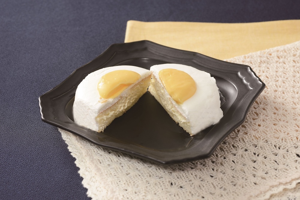 ローソン「とろける月見パンケーキ」税込み292円