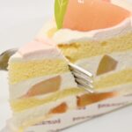 「北海道産純生クリーム使用 プレミアムショート 山梨県産白桃」イメージ