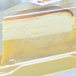 「焼き芋スイーツほっこり芋」の「⾦蜜芋のバスクチーズケーキ」税込み700円