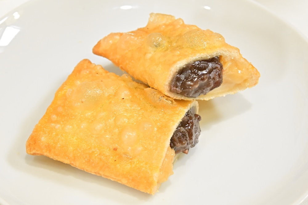 「北海道産バターとあんことおもちの月見パイ」税込み200円〜